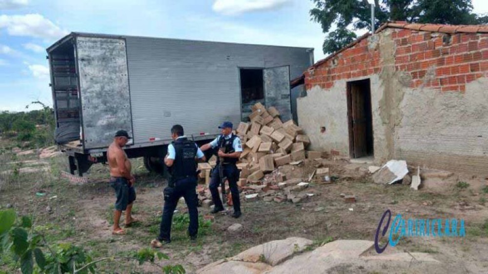 Polícia de Assaré recupera carga tomada de assalto em Várzea Alegre.