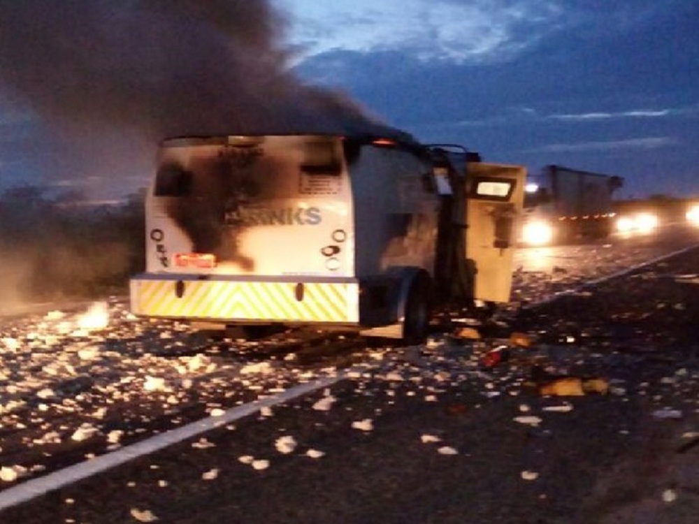 Quadrilha armada explode carro-forte em Aracati, interior do Ceará