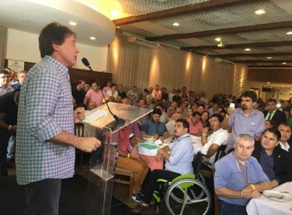 Força política  Eunício reúne mais de 70 prefeitos em almoço e garante investimentos em obras contra a seca