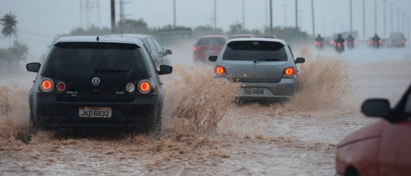 Chuva derruba muro e mata uma pessoa em SP; Congonhas fecha