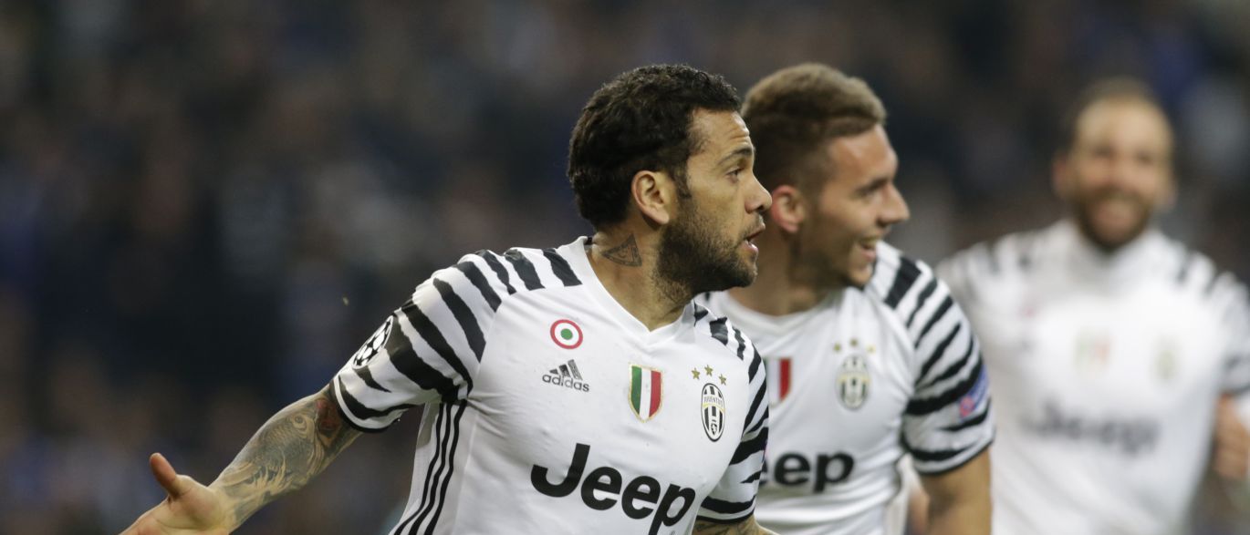 Dani Alves marca e Juventus bate Porto pela Liga dos Campeões