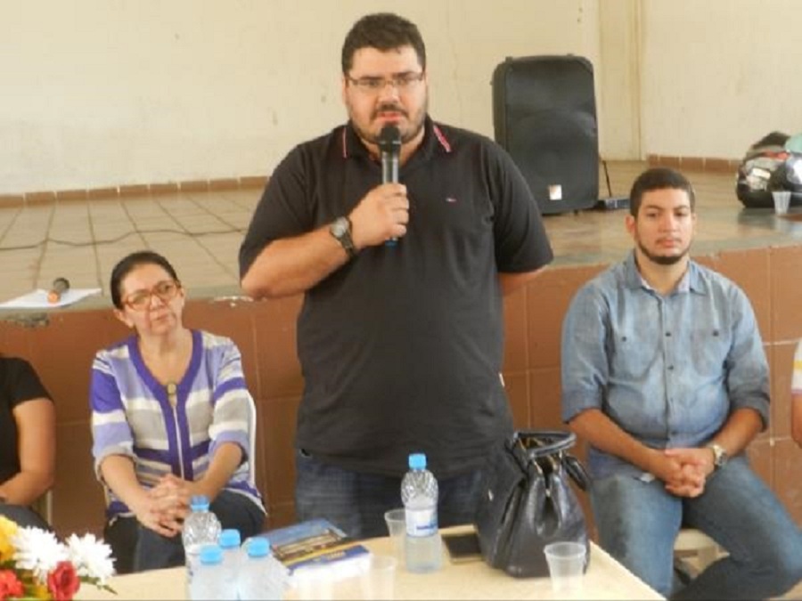 Aurora – Prefeito Júnior Macedo discutiu paralisação das aulas do município com professores