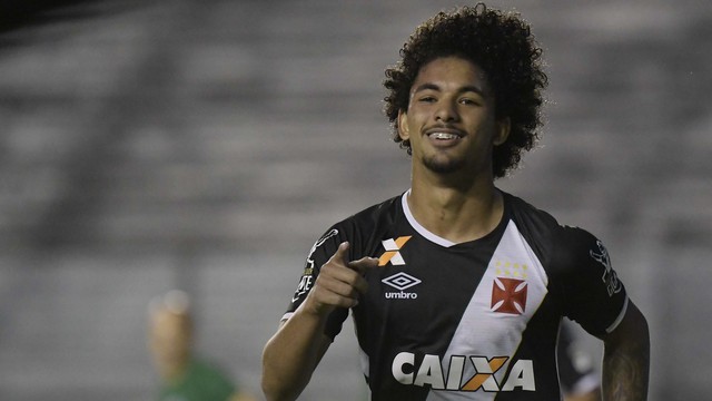 Chuva atrasa jogo, e Douglas garante vitória do Vasco sobre o Boavista