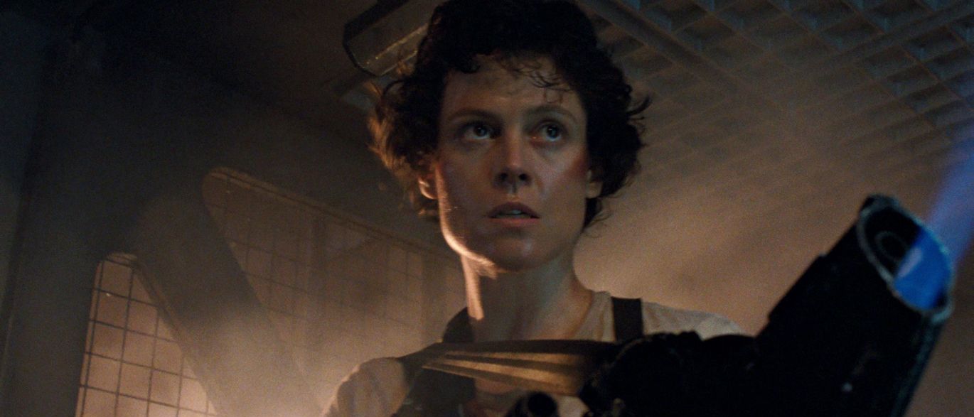 Diretor quer rejuvenescer Sigourney Weaver para próximos ‘Alien’