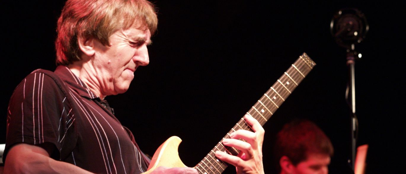 Guitarrista Allan Holdsworth, ex-Yes, morre aos 70 anos