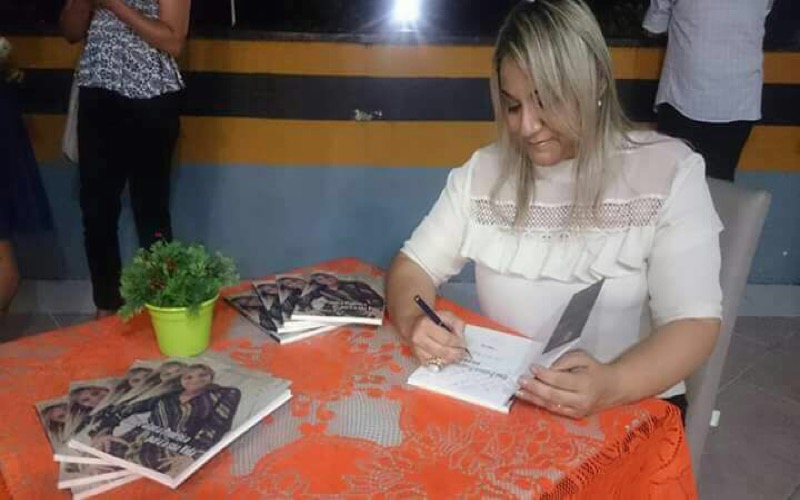 Pra. Ivna Medeiros lança livro em Fortaleza-CE.