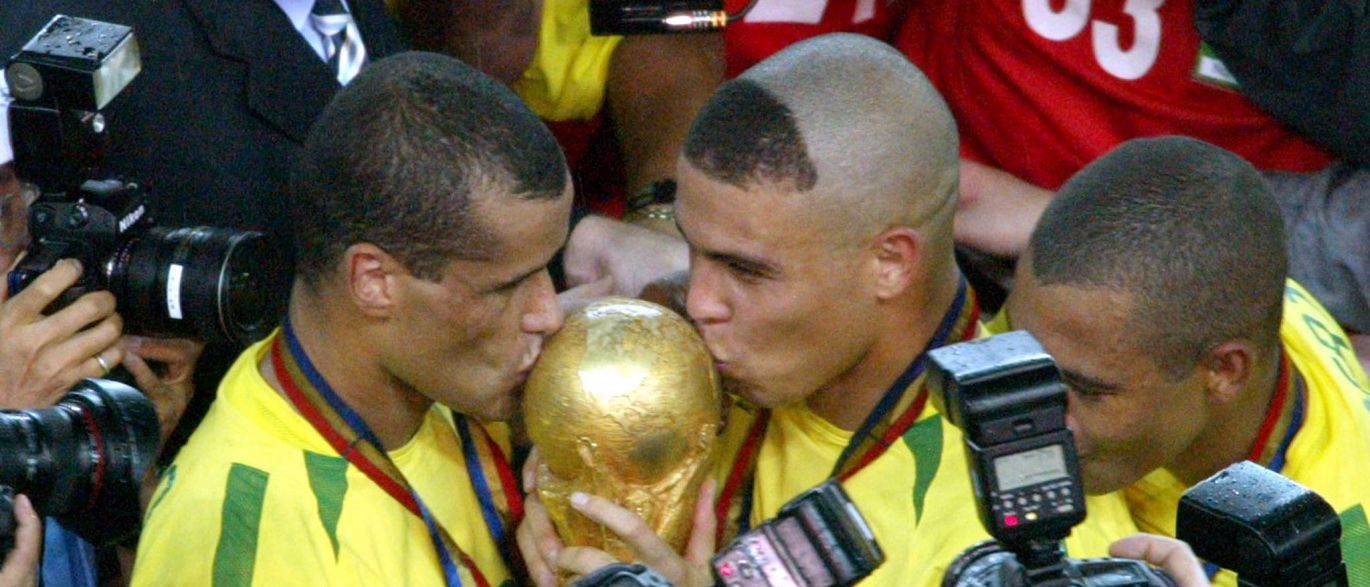 Ronaldo carregará taça da Copa das Confederações antes da final