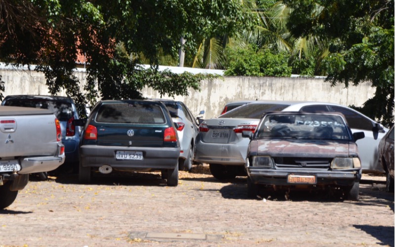 Justiça autoriza remoção de veículos oriundos de processos do estacionamento do Fórum para uso da Prefeitura Municipal de Juazeiro do Norte.