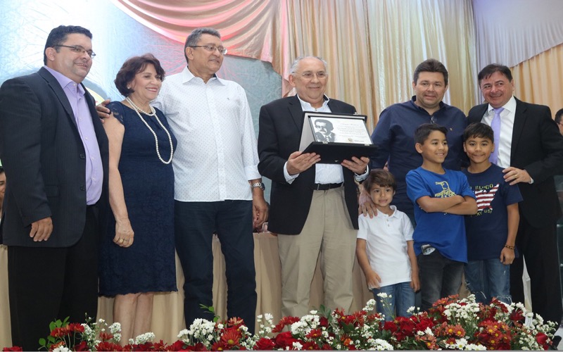 Várzea Alegre – Governo entrega Medalha Papai Raimundo e presta homenagem ao Eterno Deputado Otacílio Correia