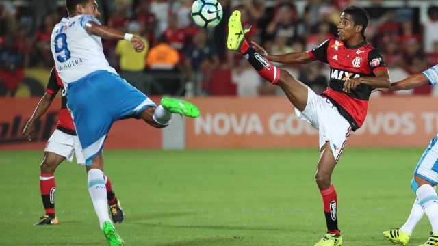 De olho em final da Copa BR, Fla usa reservas e empata com Avaí