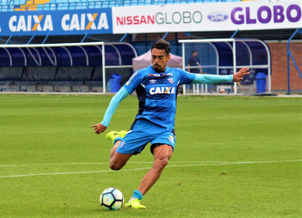 Diretor do Corinthians admite negociação com pais de Júnior Dutra, do Avaí