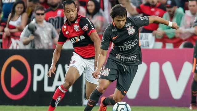 Flamengo vence o Corinthians por 3 a 0, com briga feia entre jogadores