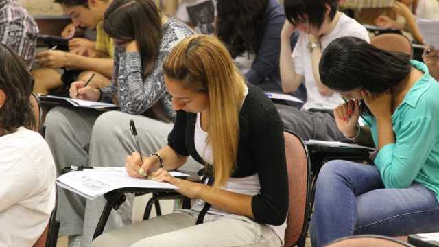 Evasão no 1º dia do vestibular da Unesp é de 6,4%