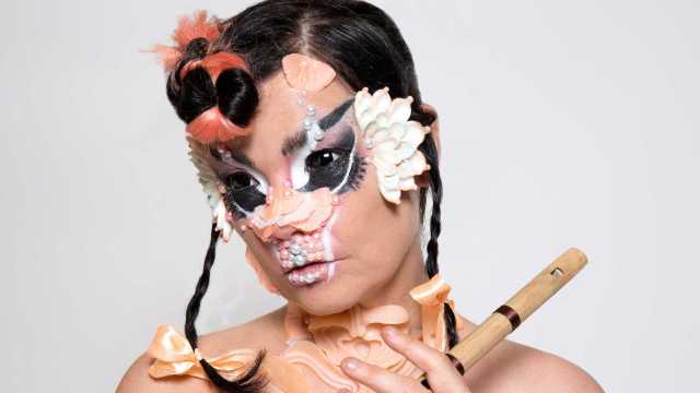 Björk lança novo álbum e anuncia dois shows