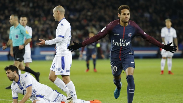 Neymar decide a parada, Cavani marca mais um, e PSG vence a quinta seguida no Francês