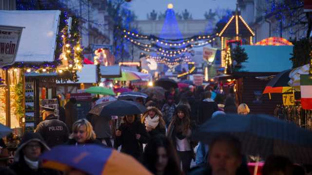 Mercado de Natal na Alemanha é evacuado por causa de pacote suspeito