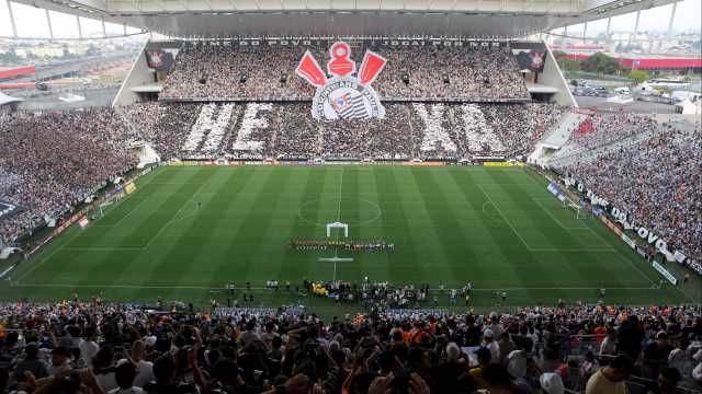 Grama do Itaquerão vira enfeite para a torcida do Corinthians