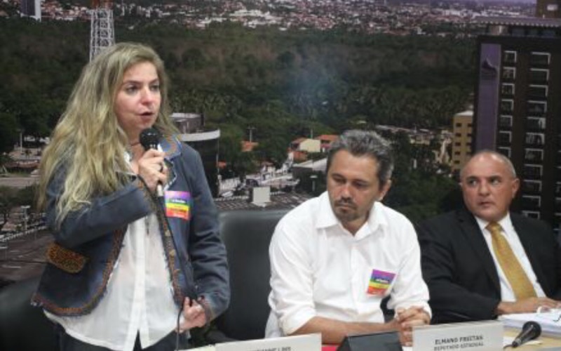 Projeto transforma LGBTcídio em crime hediondo