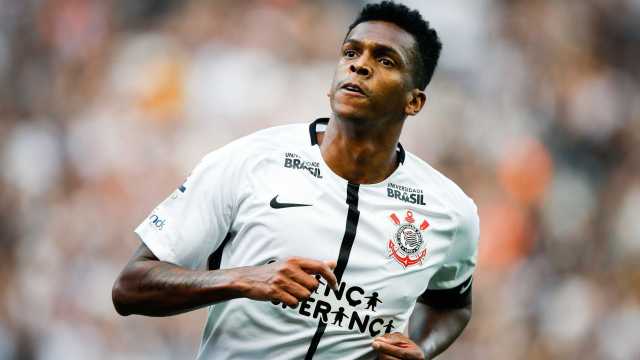 Jô aceita proposta de clube asiático e deixa o Corinthians