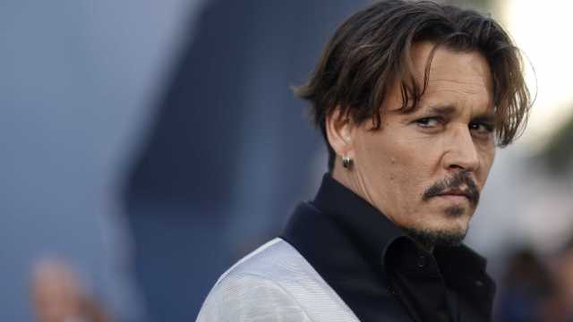 J. K. Rowling‏ mantém Johnny Depp em filme após protesto de fãs