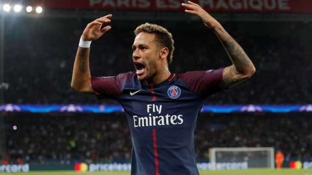 Após viagem ao Brasil, Neymar volta a treinar e reforçará PSG no sábado