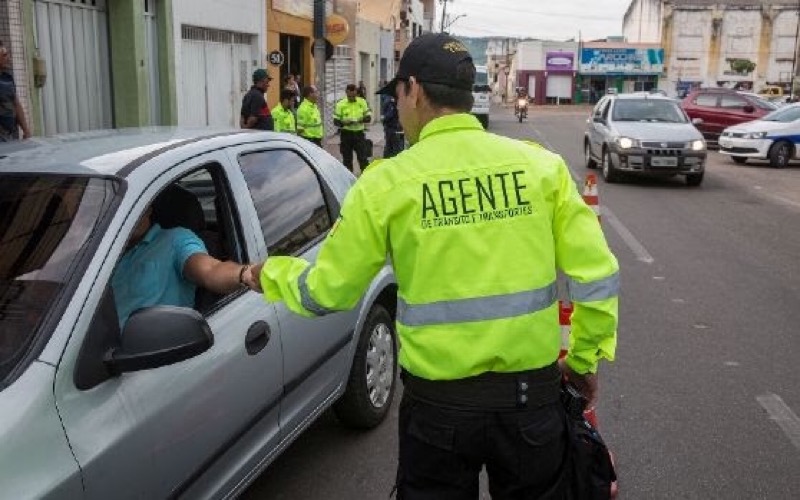 Demutran fiscaliza e identifica mais de 350 veículos em situação irregular no mês de janeiro