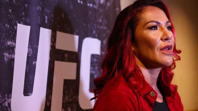 Fotógrafo que chamou brasileira Cris Cyborg de homem é banido do UFC