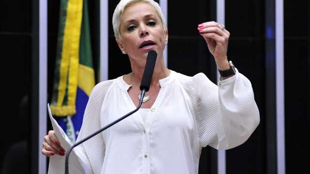 Ministra do Trabalho foi condenada a pagar R$ 60 mil a ex-funcionário