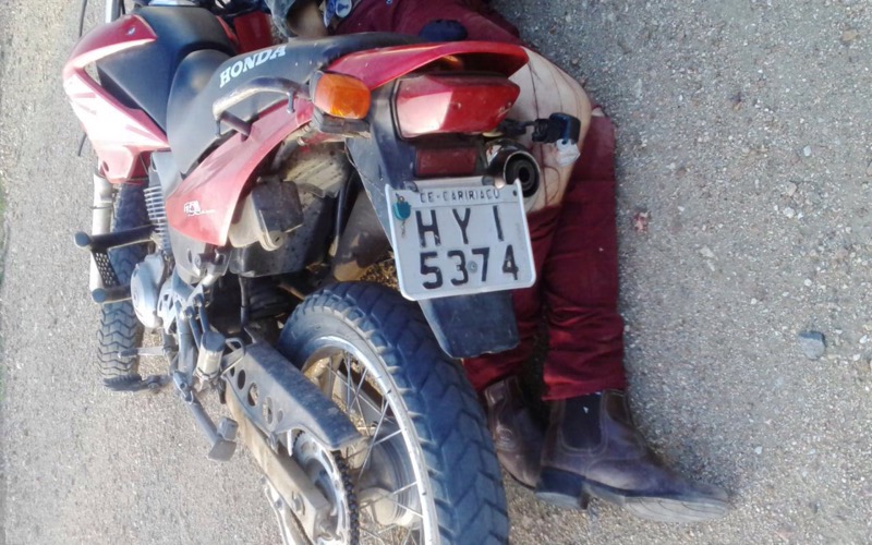 Homem morre após bater em uma pedra e cair da motocicleta em Aurora-CE