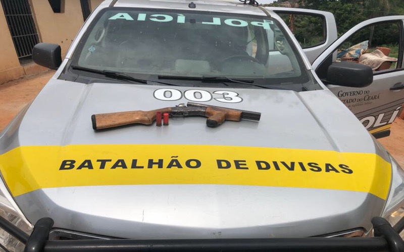 Batalhão de divisas prende acusado de porte ilegal de arma no Parque Granjeiro em Crato-CE