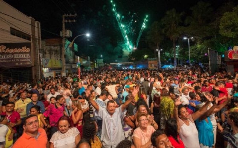 Juazeiro do Norte reúne multidão no réveillon e tem queima de fogos de 15 minutos