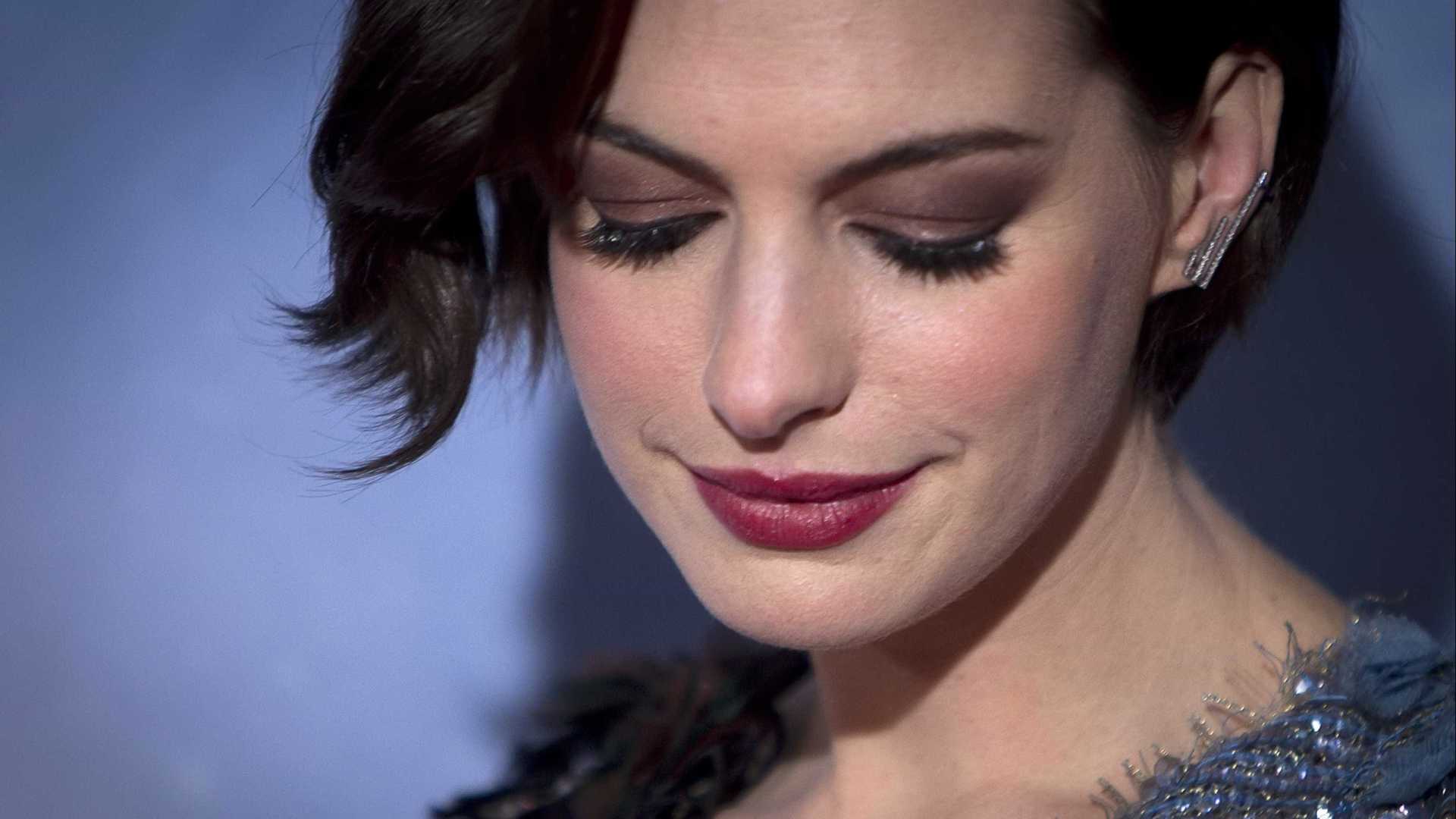 Filme da Barbie com Anne Hathaway é adiado para 2020