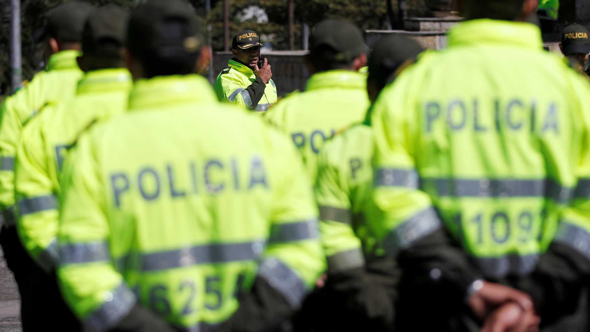 Atentado mata ao menos 6 e fere 20 policiais na Colômbia