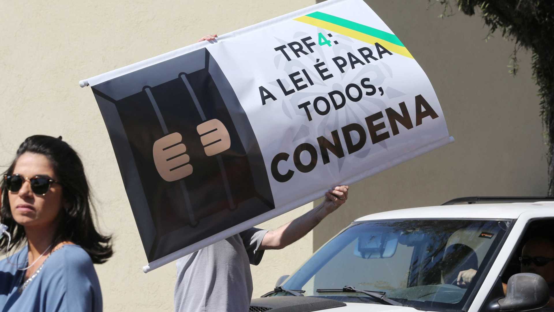 Na Avenida Paulista, líder anti-Lula orienta dispersão