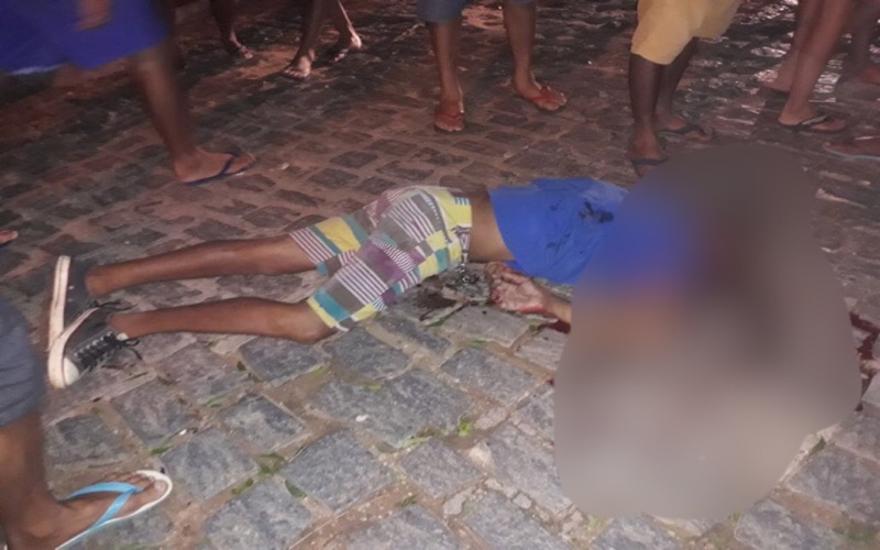 Jovem pede comida em residência e é assassinado por dois indivíduos encapuzados em Lavras da Mangabeira-CE