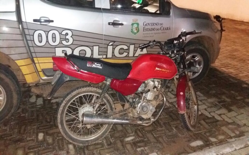 Batalhão de Divisas apreende motocicleta roubada e prende acusados em Nova Olinda-CE