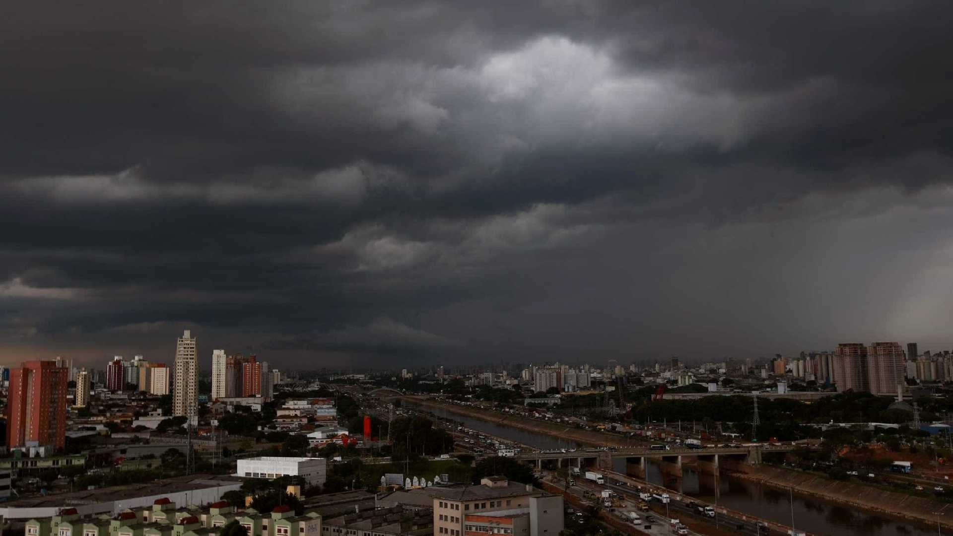 Três cidades paulistas decretam estado de emergência após temporais