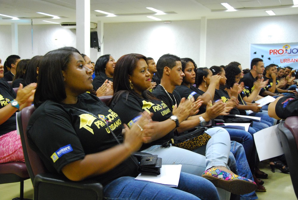 Mutirão no Recife cadastra alunos em 2,3 mil vagas em cursos gratuitos do ProJovem Urbano