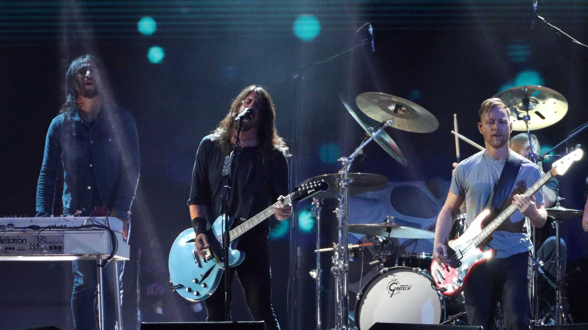 Foo Fighters começa turnê brasileira neste domingo