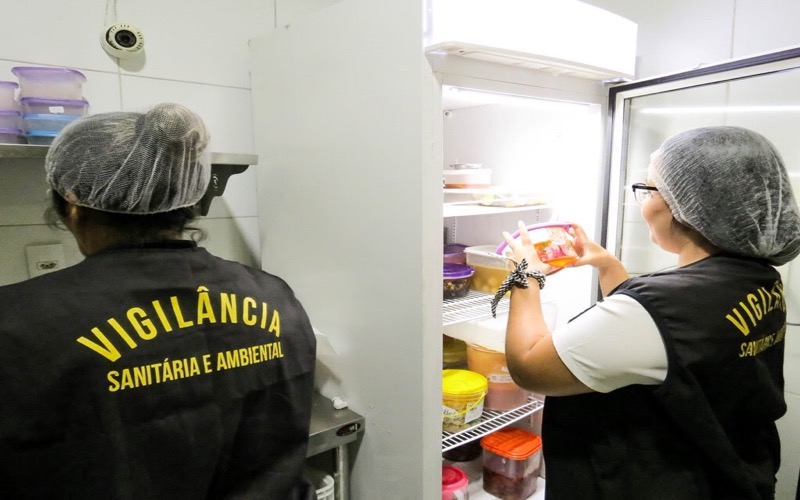 Equipe da Vigilância Sanitária do Crato realiza vistoria em restaurantes