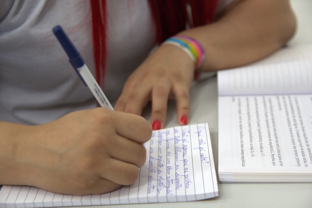 Programa PE no Campus lança novo edital com mais de 700 bolsas para universitários vindos de escolas públicas