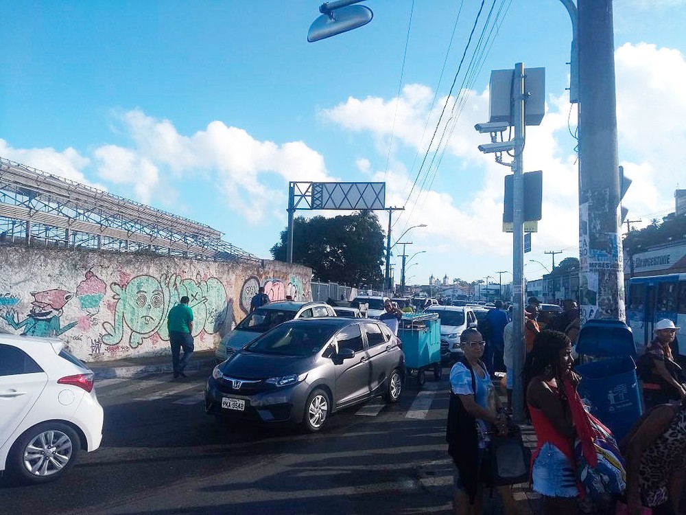 Na véspera da ‘sexta santa’, ferry tem espera de duas horas para embarque de veículos em Salvador