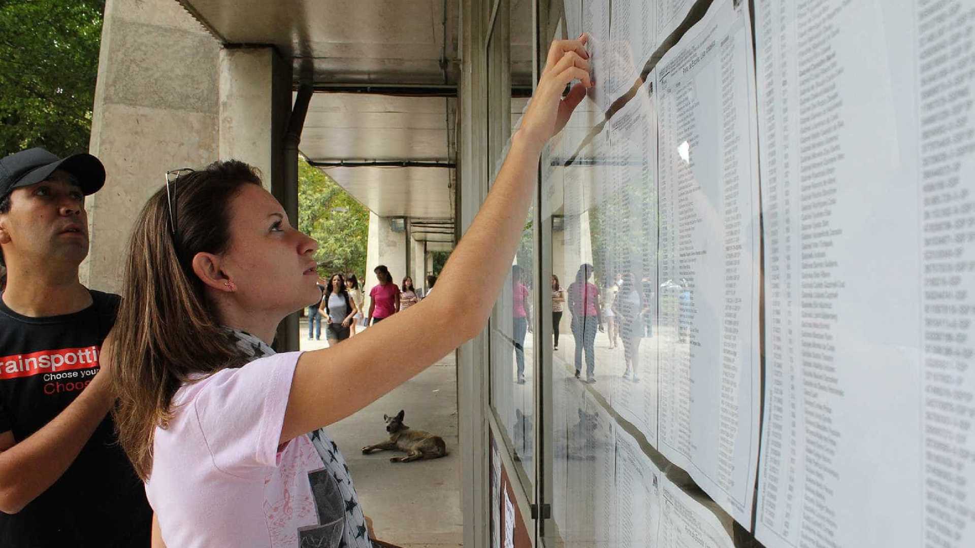 Concursos públicos abrem vagas com salário de até R$ 30 mil