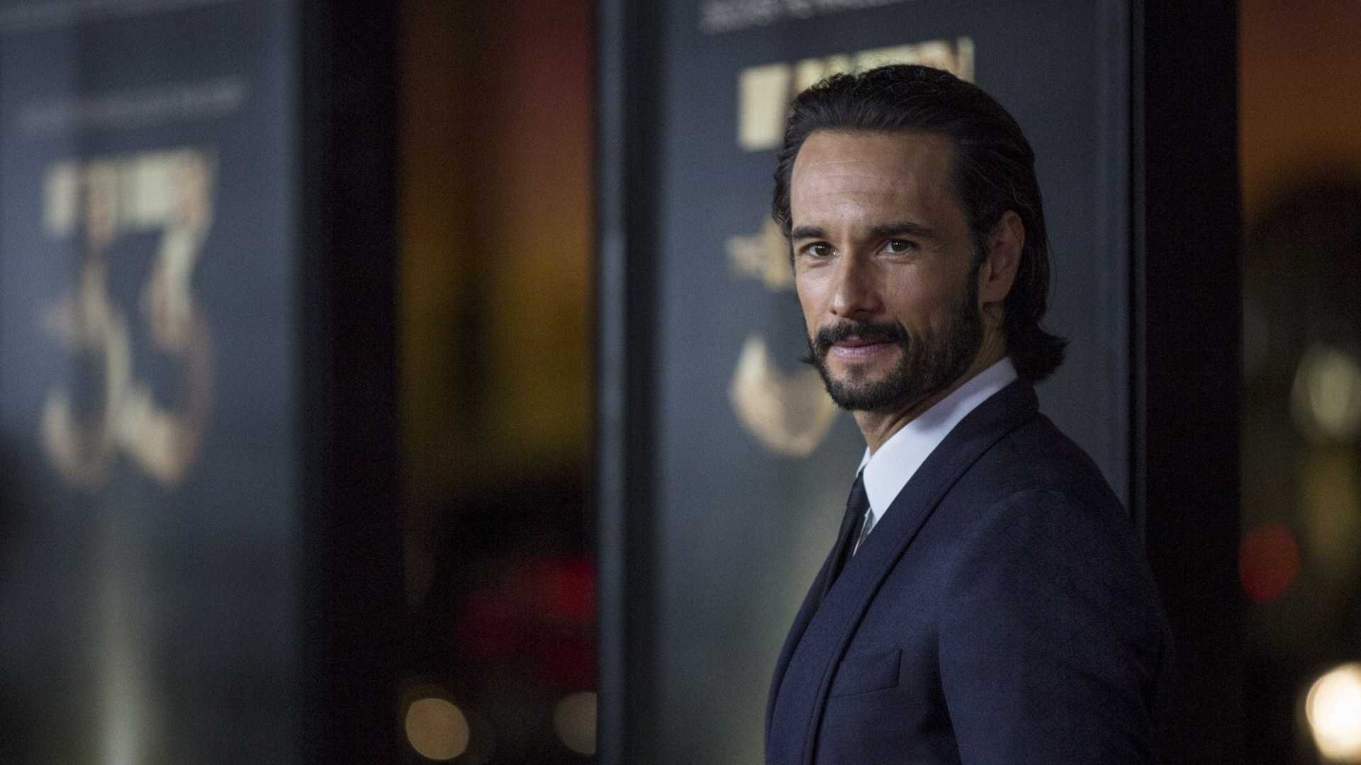 Rodrigo Santoro é professor de russo em novo longa ‘O tradutor’