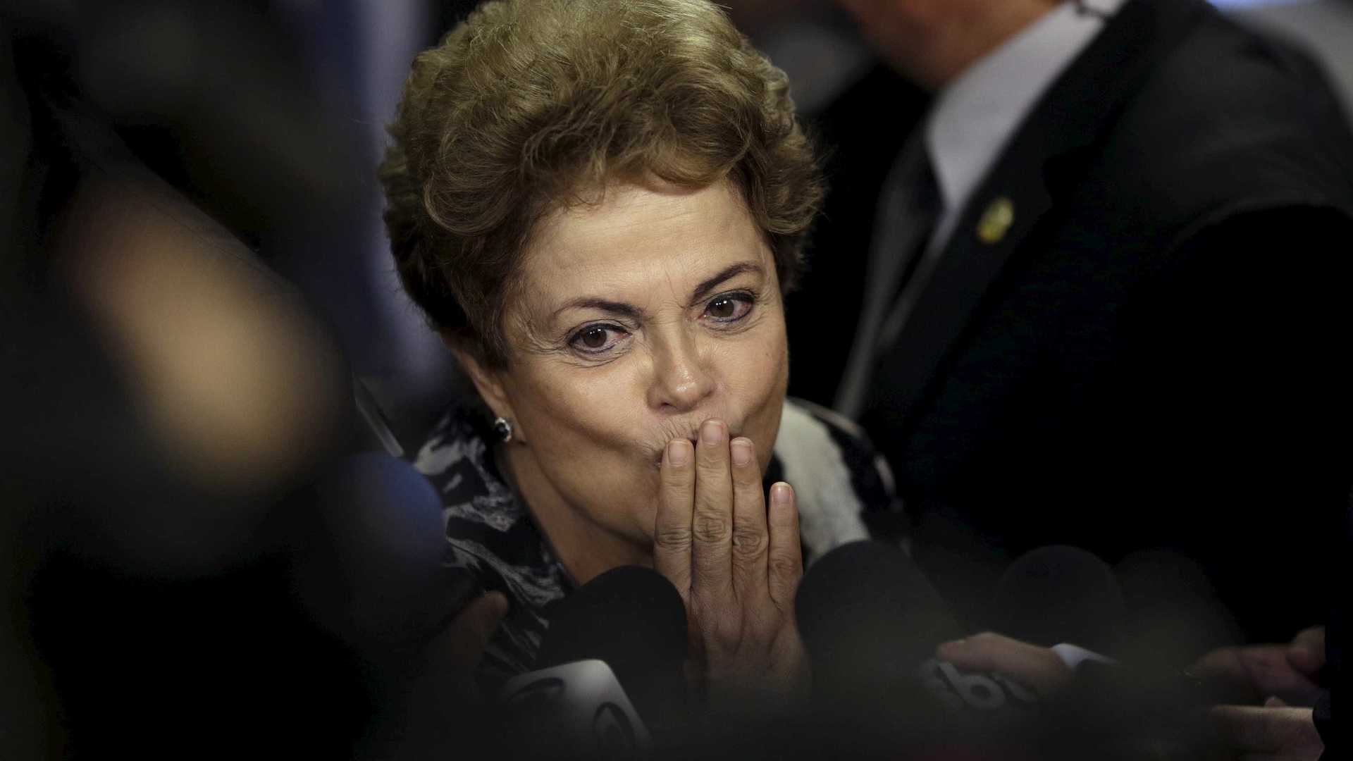 Filme sobre impeachment de Dilma estreia no Brasil com sala lotada