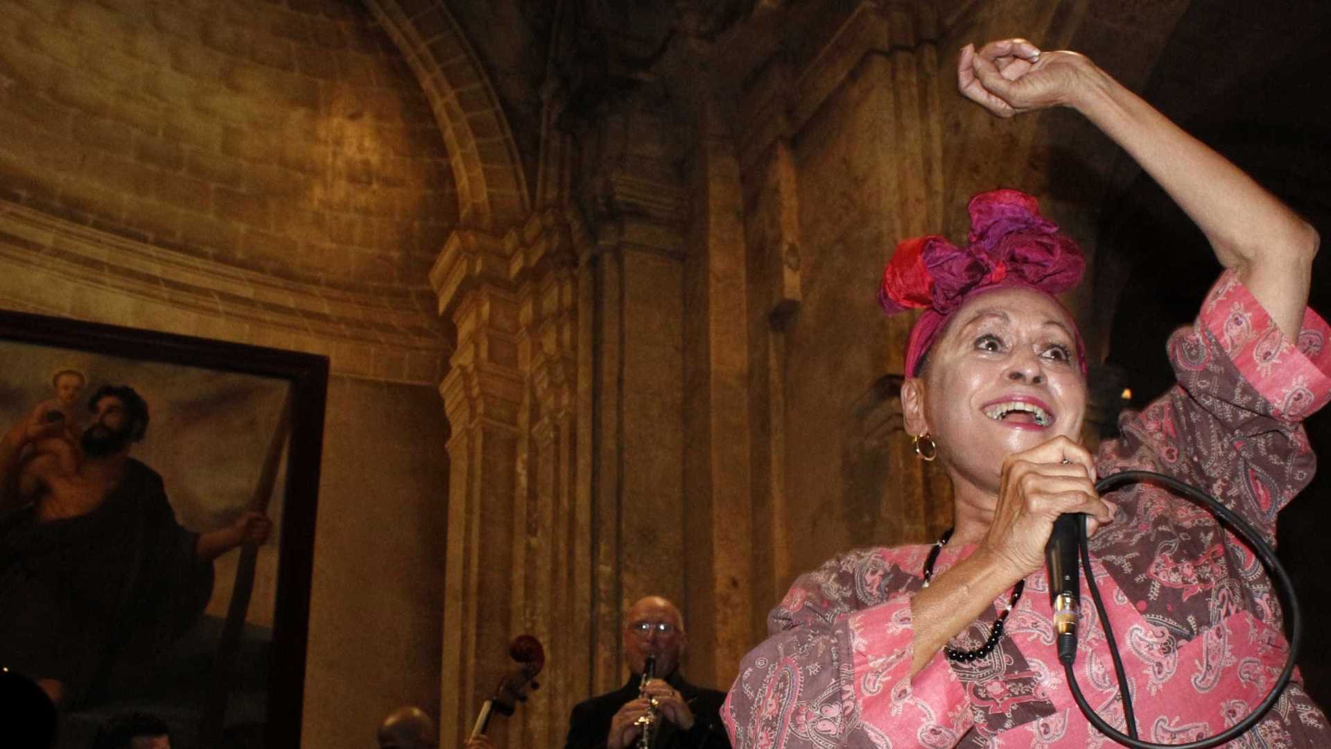 Omara Portuondo fará shows com Vanessa da Mata no Brasil