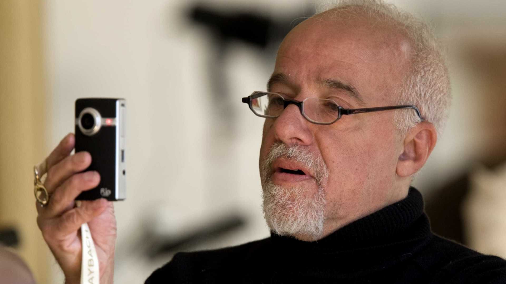 Obras de Paulo Coelho irão virar série de televisão, diz site