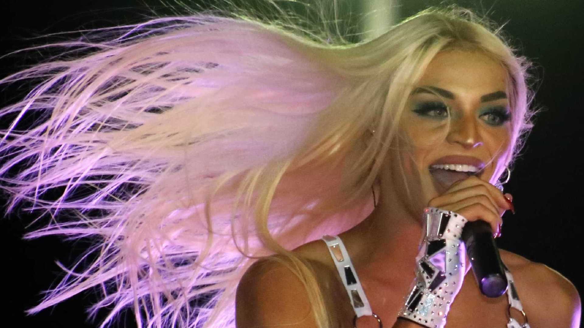 Pabllo Vittar grava clipe com musa trans africana em Portugal