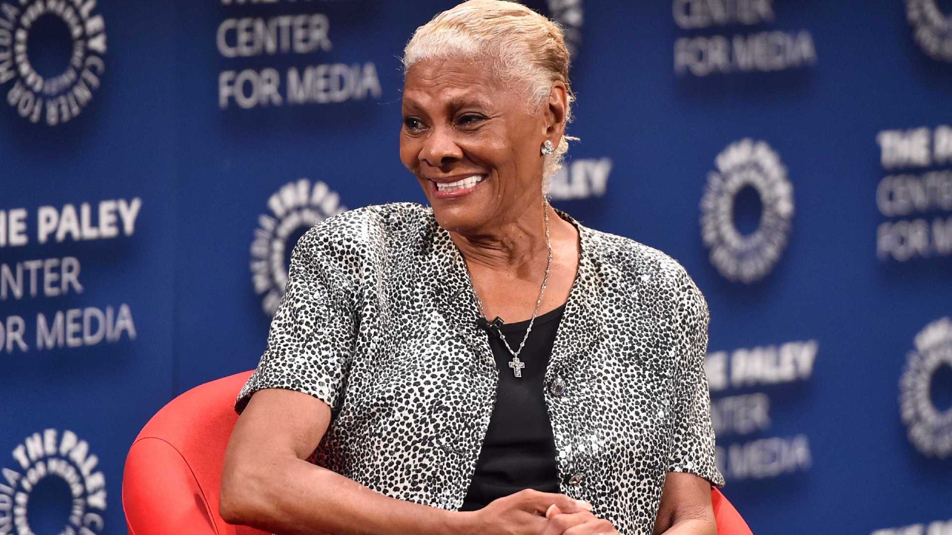 Em São Paulo, Dionne Warwick canta seus hits e se arrisca na bossa nova