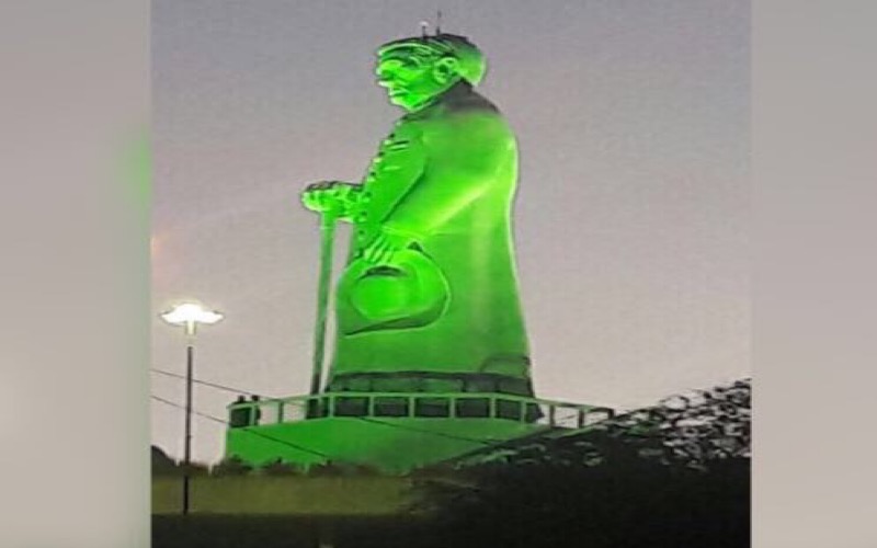 Estátua de Padre Cícero recebe iluminação verde no mês da doação de órgãos